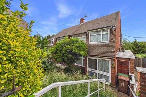 3 bed property, in Upper Abbey Road, £400,000