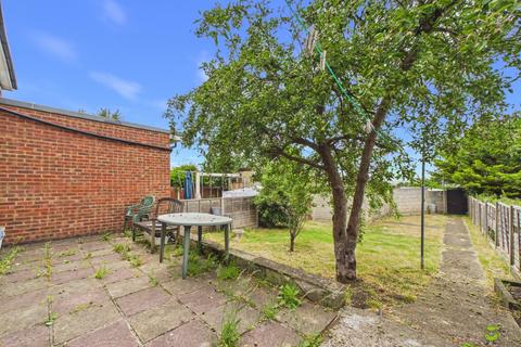 3 bed property, in Upper Abbey Road, £375,000