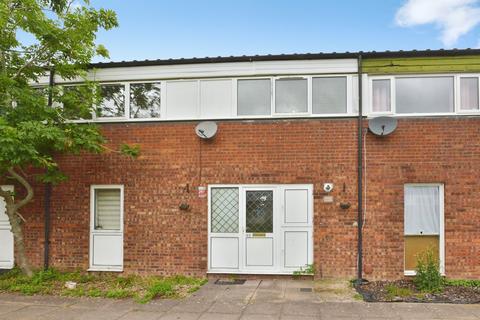 3 bed property, in Horners Croft, £270,000