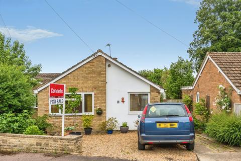 2 bed property, in Beech Road, £365,000