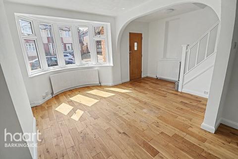 4 bed property, in Caterham Avenue, £700,000