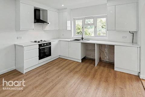 4 bed property, in Caterham Avenue, £650,000