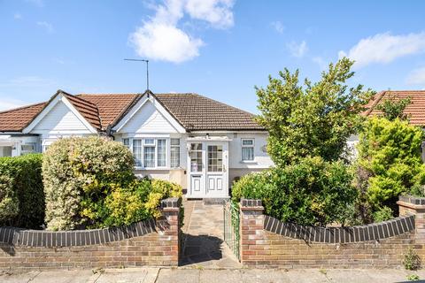 2 bed property, in Wingfield Way, £550,000