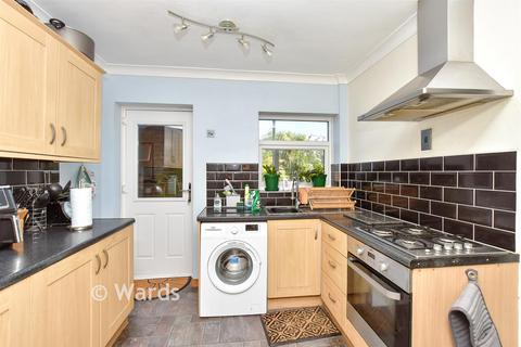 3 bed property, in The Fairway, £290,000