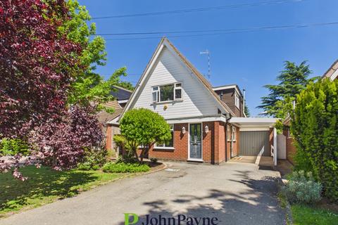 3 bed property, in Station Avenue, £395,000