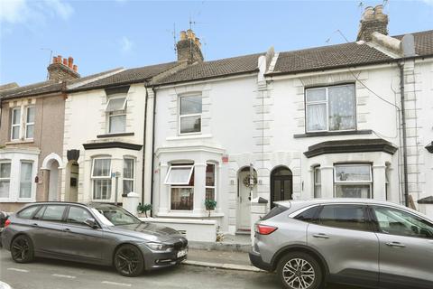 2 bed property, in Gordon Road, £230,000