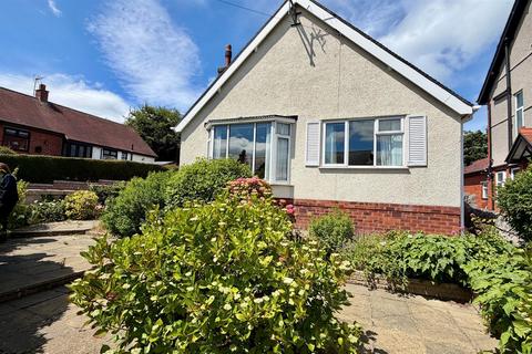 2 bed property, in High Lane, £299,995