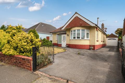 2 bed property, in Crabtree Lane, £400,000