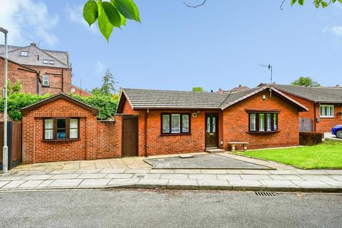 3 bed property, in Clay Cross Road, £485,000