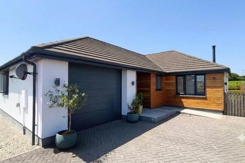 3 bed property, in Green Meadows, £425,000