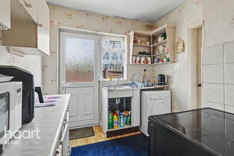 3 bed property, in Arbor Road, £250,000