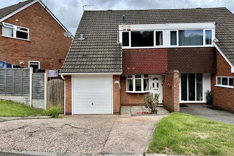 3 bed property, in Fairmile Road, £260,000
