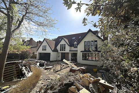 5 bed property, in Hill Brow, £1,200,000