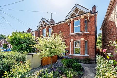 3 bed property, in St. James Park, £670,000