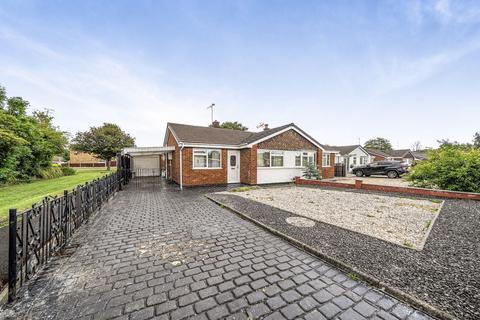 2 bed property, in Passmore Close, £187,500