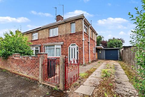 3 bed property, in Queen Mary Road, £230,000