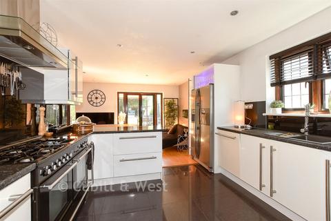 4 bed property, in Wolverton Gardens, £665,000