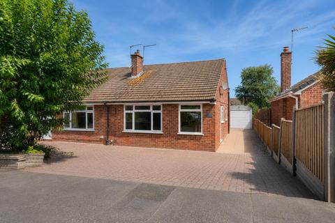 2 bed property, in Beech Avenue, £230,000