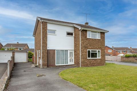 3 bed property, in The Bramleys, £480,000