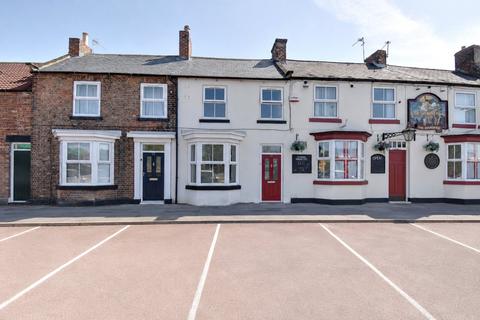 2 bed property, in High Street, £179,995