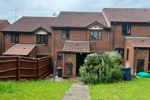 2 bed property, in Green Hill, £240,000