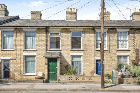 2 bed property, in Station Road, £200,000