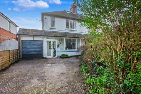 2 bed property, in Vale View, £150,000