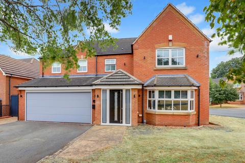 5 bed property, in Paddock Close, £535,000