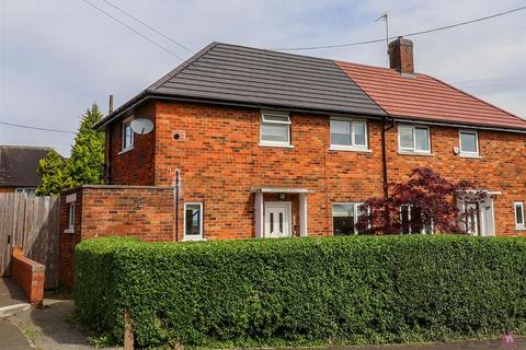 2 bed property, in Richmond Hall Crescent, £165,000