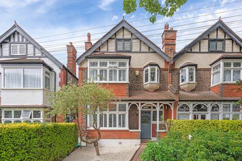 4 bed property, in Braxted Park, £1,050,000