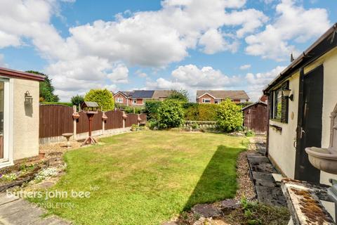 3 bed property, in Three Fields Close, £240,000