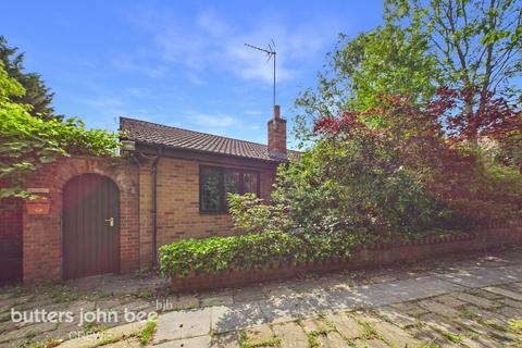 3 bed property, in Ravenscroft Road, £300,000