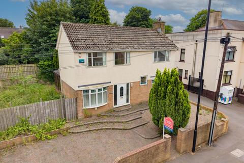 4 bed property, in NU Holme, £75,000