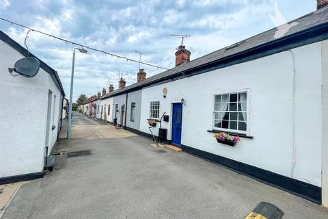 2 bed property, in Woodfield Cottages, £235,000