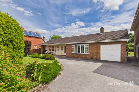 2 bed property, in Main Road, £435,000