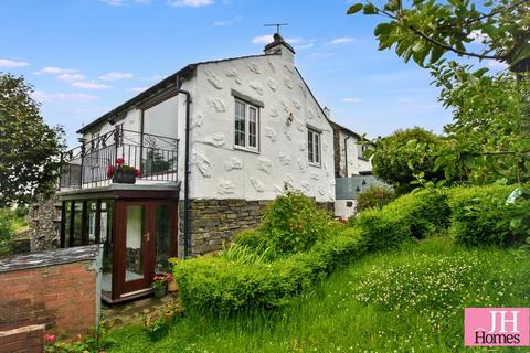 3 bed property, in Chapels, £325,000