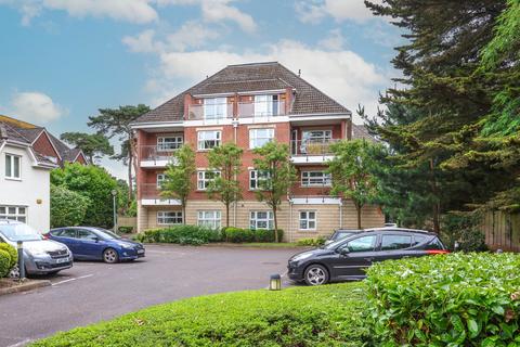 2 bed property, in Christchurch Road, £215,000
