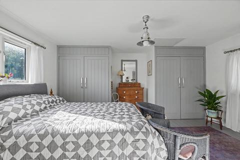 3 bed property, in New Barn, £550,000