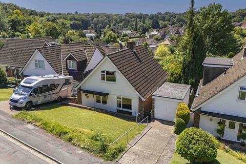 3 bed property, in Squirrel Rise, £575,000