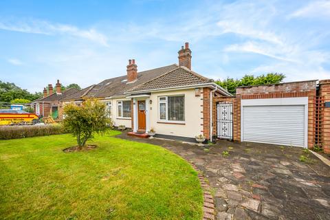2 bed property, in Springfield Gardens, £650,000