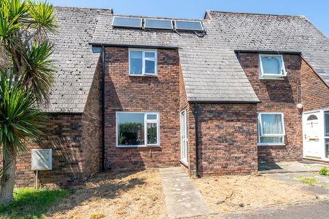 2 bed property, in Maplehurst Road, £269,950