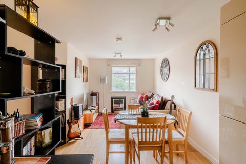 1 bed property, in 30-38 Baldwin Street, £180,000