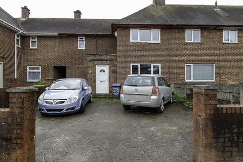 2 bed property, in Rossett Avenue, £90,000