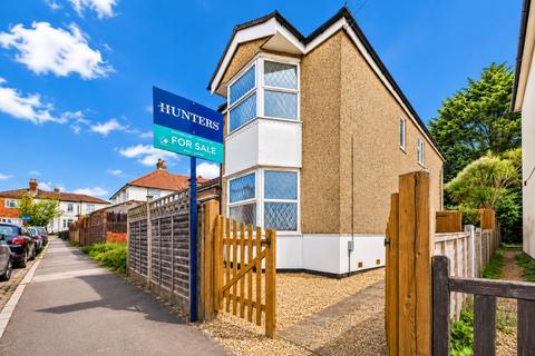 3 bed property, in Cedar Road, £290,000