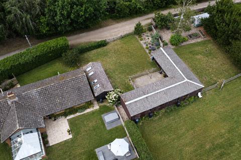 3 bed property, in Greatham Lane, £1,000,000