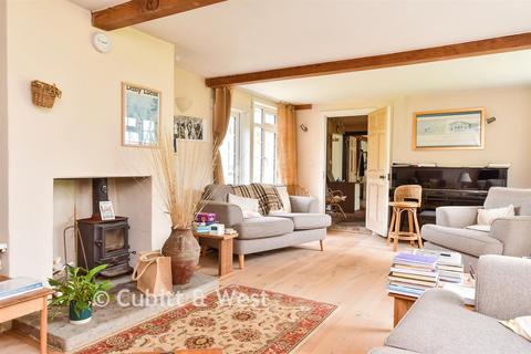3 bed property, in Norlington Lane, £850,000