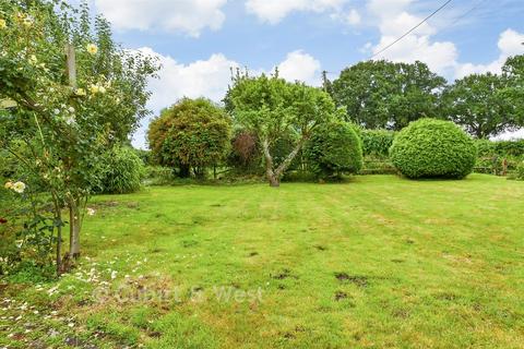 3 bed property, in Norlington Lane, £850,000