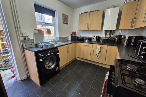 3 bed property, in Hahnemann Road, £105,000