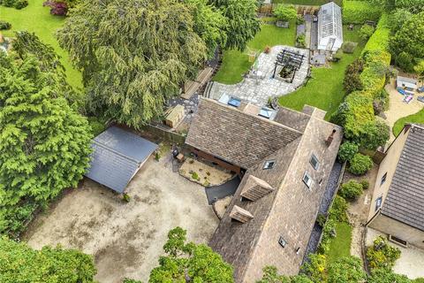 6 bed property, in Moor Park, £775,000