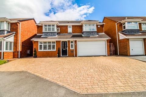 4 bed property, in Trinity Park, £330,000